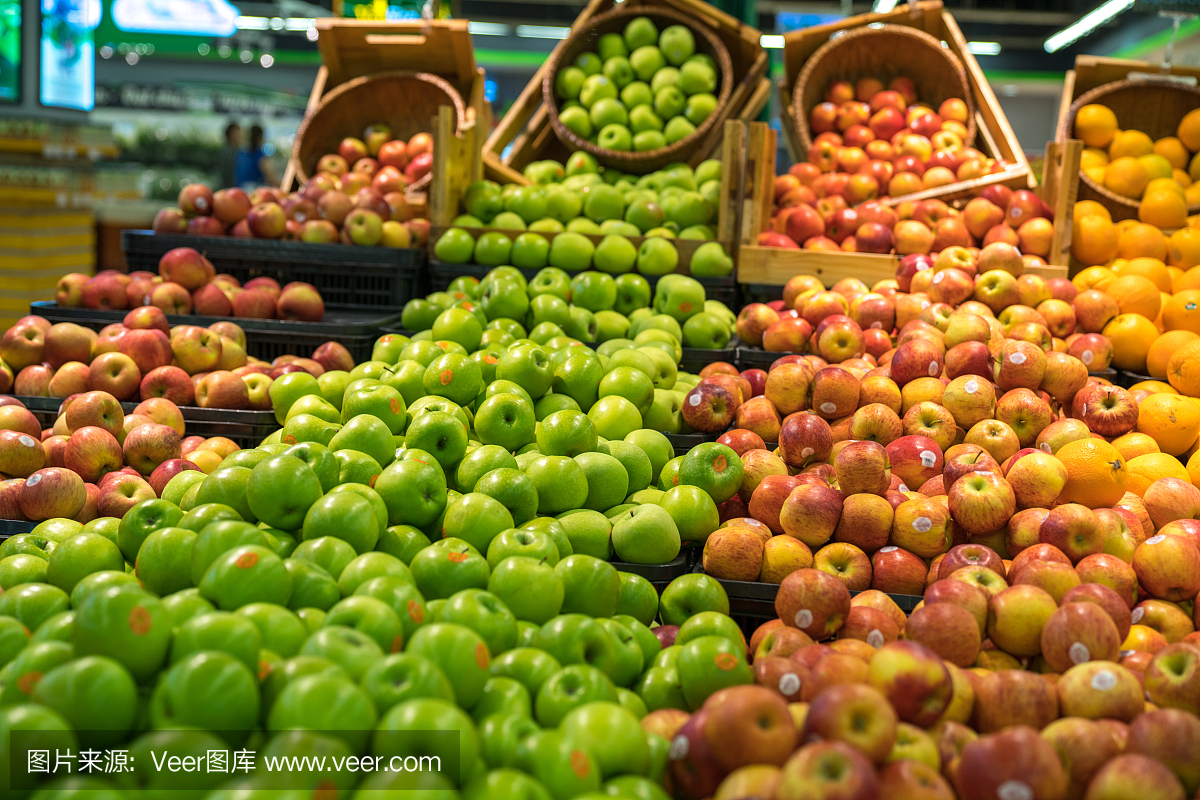 超市货架上的新鲜健康水果
